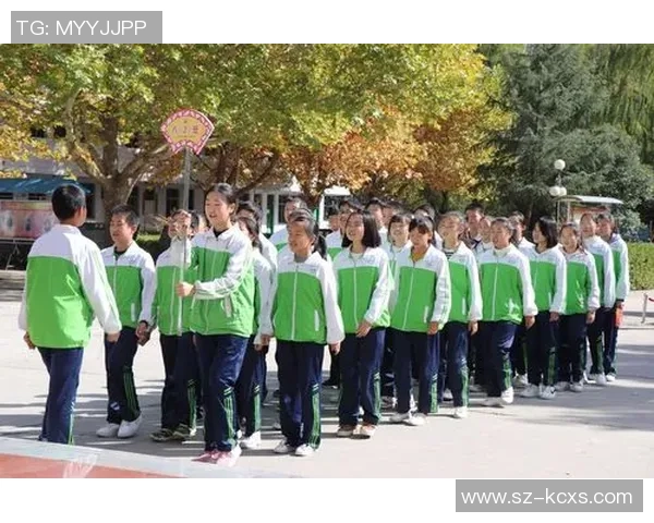 欧美足球明星男体的魅力与风采展现足球场上的阳光男孩形象