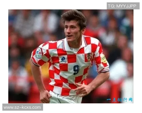 足球明星日常穿戴风格揭秘时尚潮流与运动舒适的完美结合 足球明星日常穿戴风格揭秘时尚潮流与运动舒适的完美结合